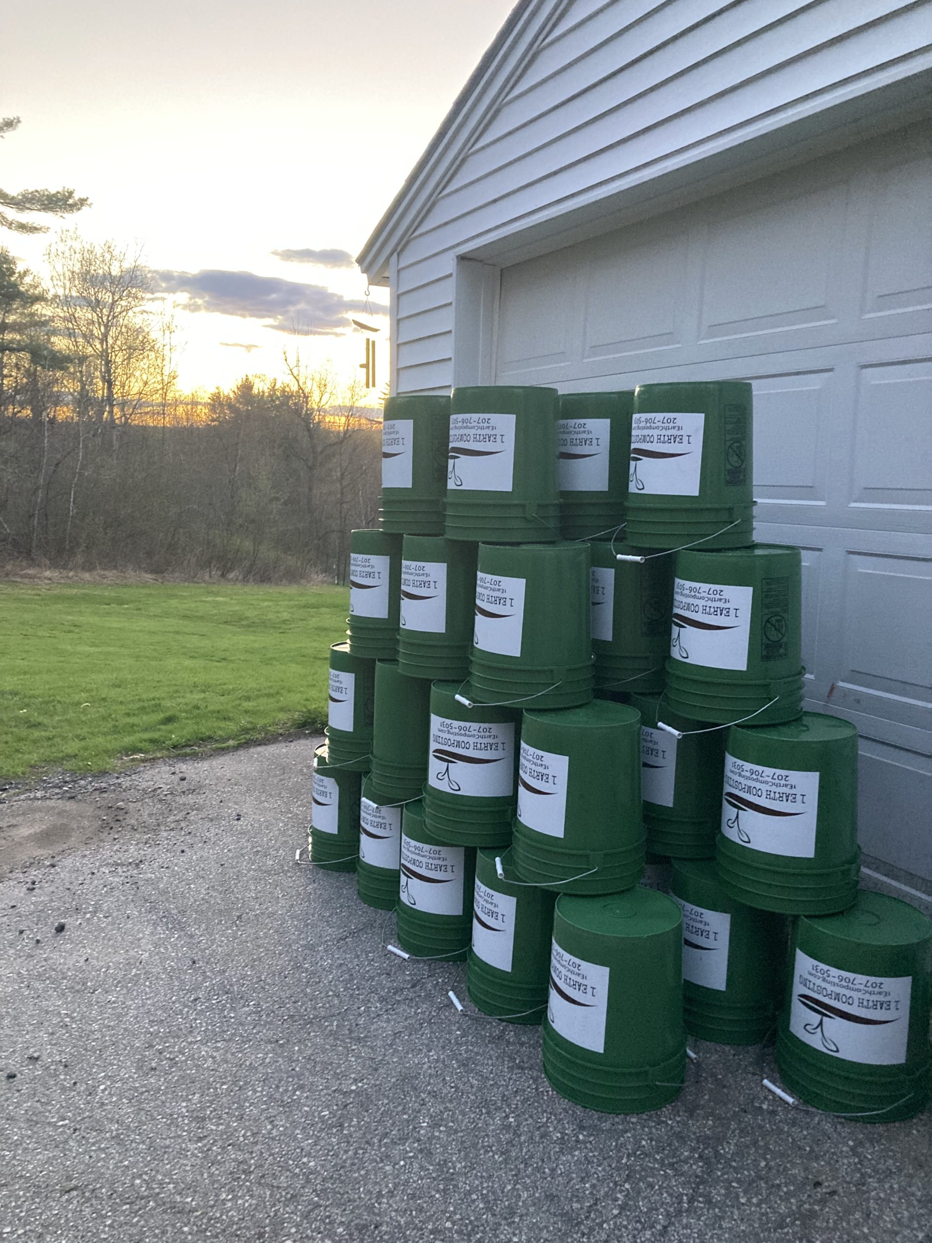 1 Earth Composting compost bucket pyramid